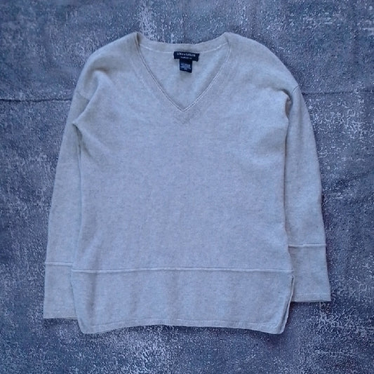 LORD & TAYLOR cashmere Gray V-Neck Sweater