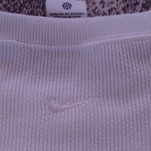 Nike THE PLAYERS Women's White Textured Cropped Sweatshirt