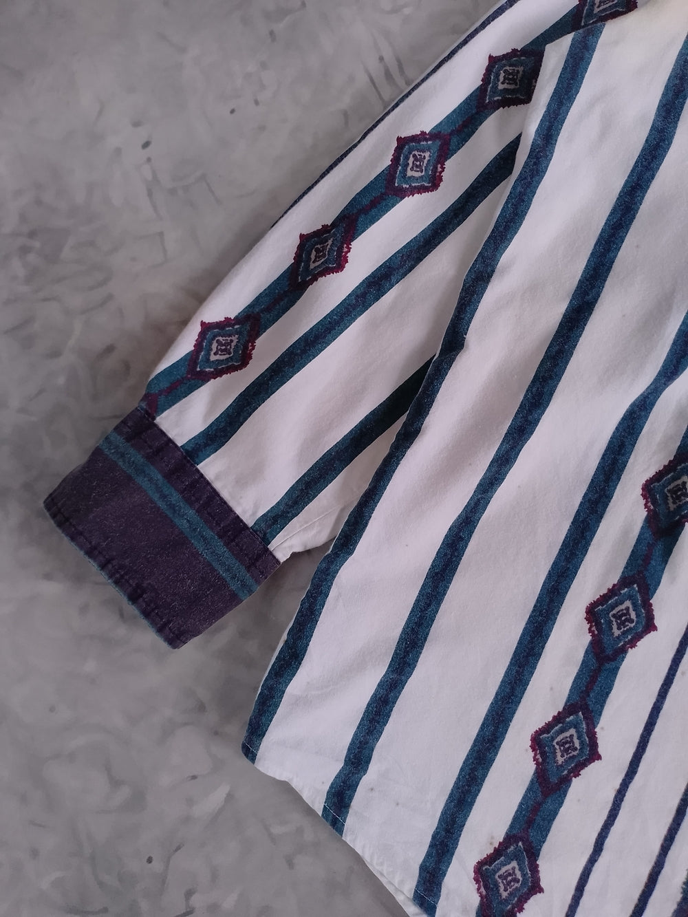 Vintage 90s Funky Patterned Button-Up Shirt COWBOYS TURTLE ASSOCIATION