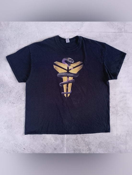 Kobe Bryant Mamba Wrapping Kobe Logo T-Shirt