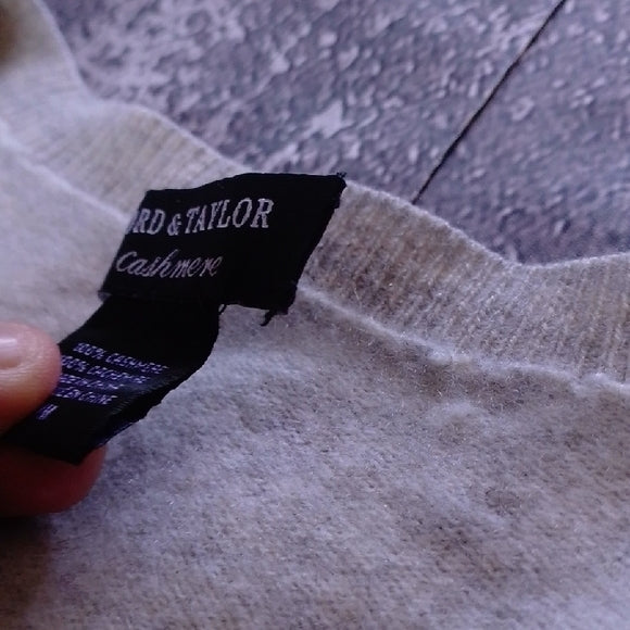 LORD & TAYLOR cashmere Gray V-Neck Sweater