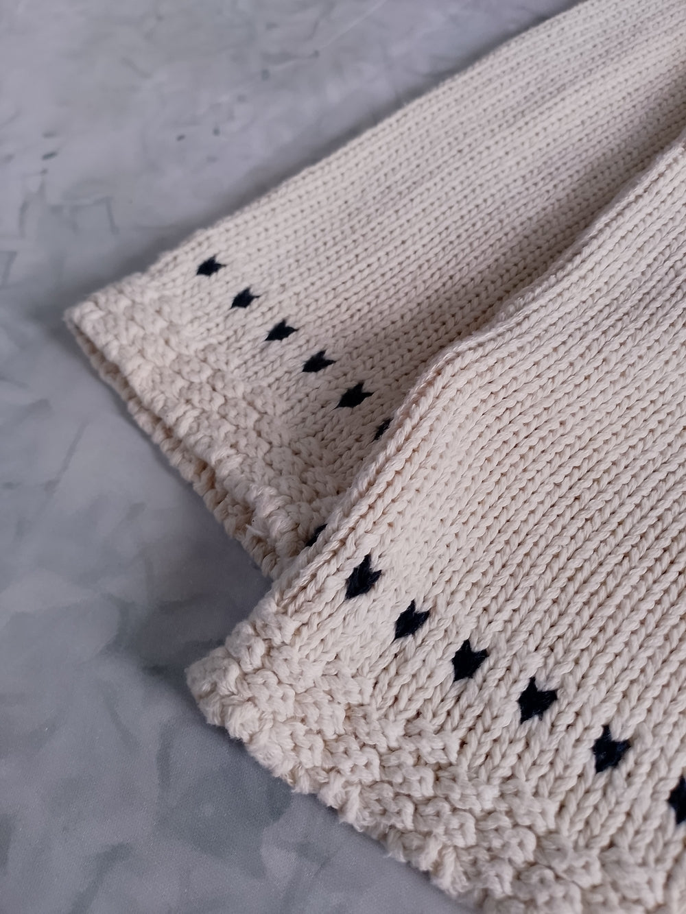 Vintage 90s Black Bear Motif Cream Knit Sweater