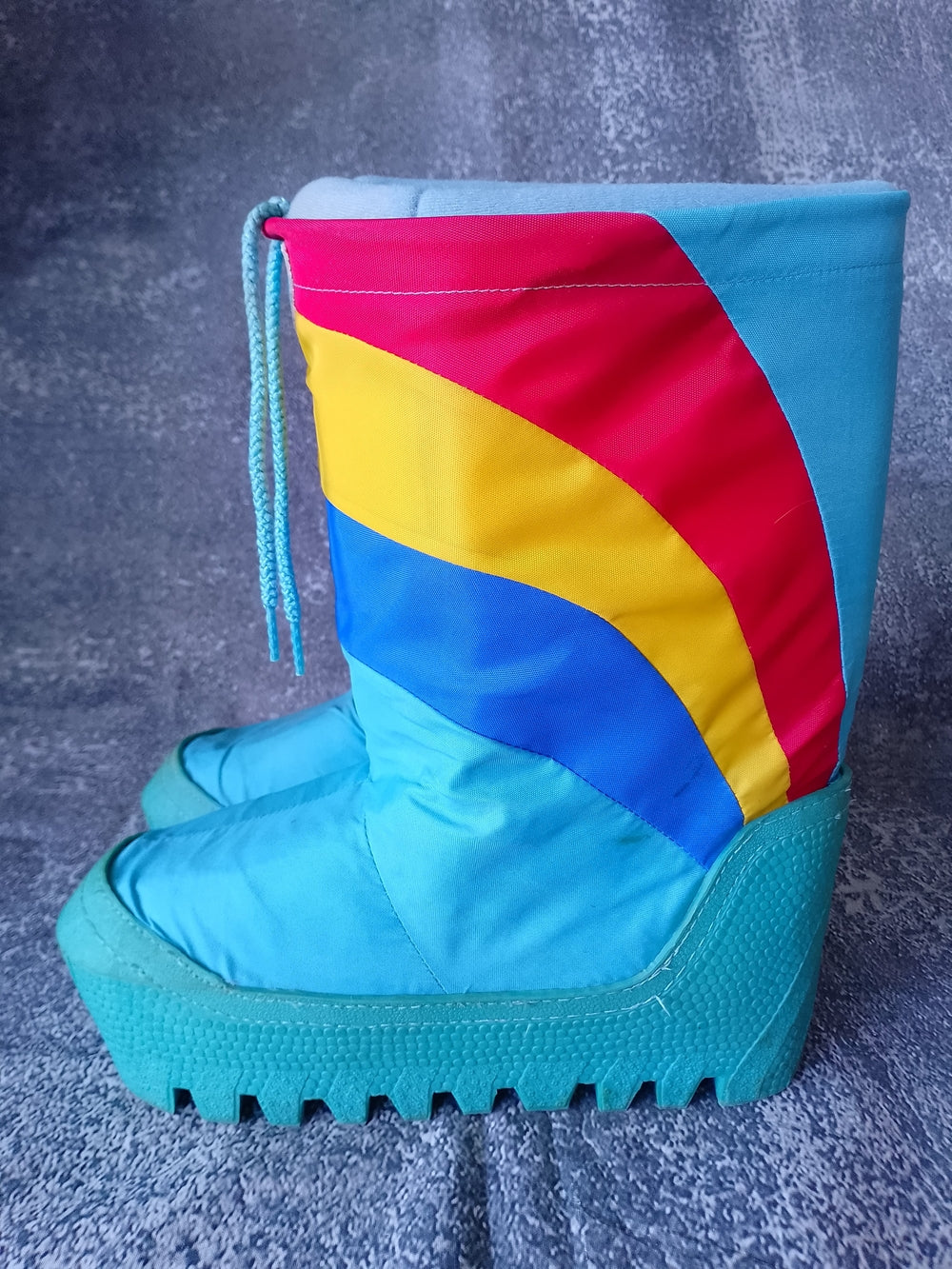 RARE Vintage 1980s Rainbow-striped Moon Boots UNISEX