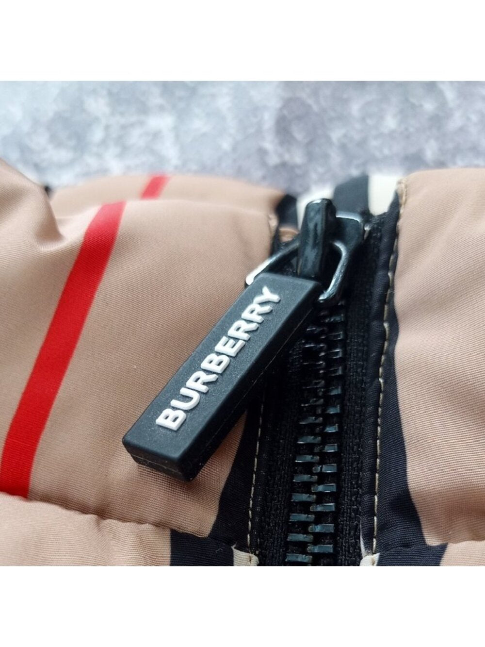 BURBERRY CLASSIC PATTERN DOWN PUFFER JACKET