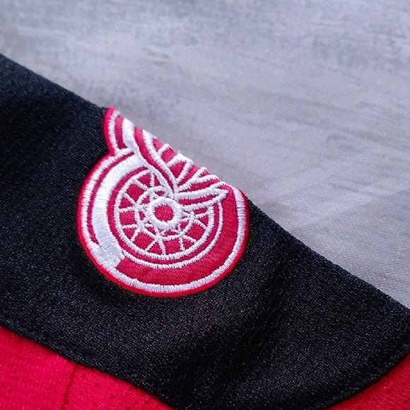 VINTAGE 90s Red Wings Kids Hockey Jersey