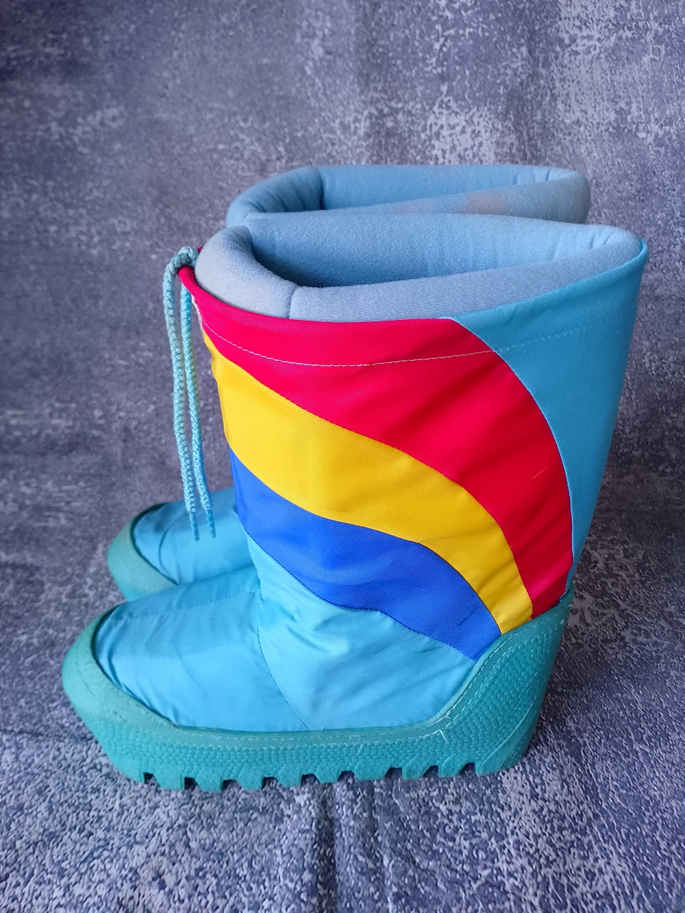 RARE Vintage 1980s Rainbow-striped Moon Boots UNISEX