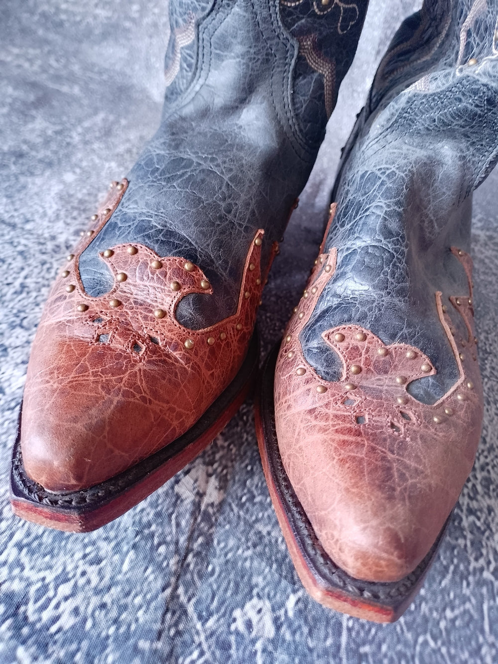 Vintage Canada West Brahma Two-Tone Embossed Leather Western Boots Style 4104
