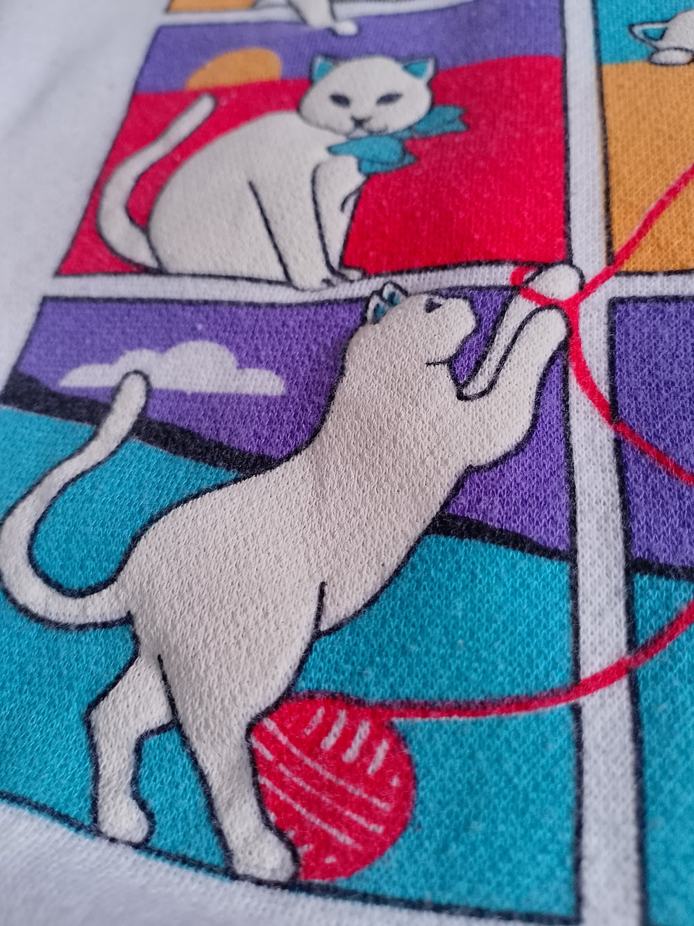 Vintage 90s White 'The Kitten' Graphic Sweatshirt UNISEX
